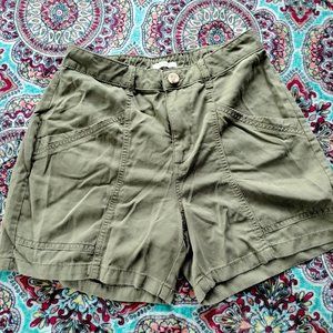 Maurice's Green 5 in. Inseam Length Shorts Size Small